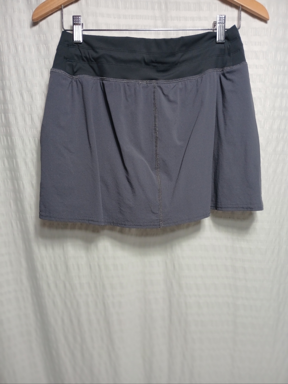 Vuori Women's Seabreeze Skort. Size M - Picture 3 of 12